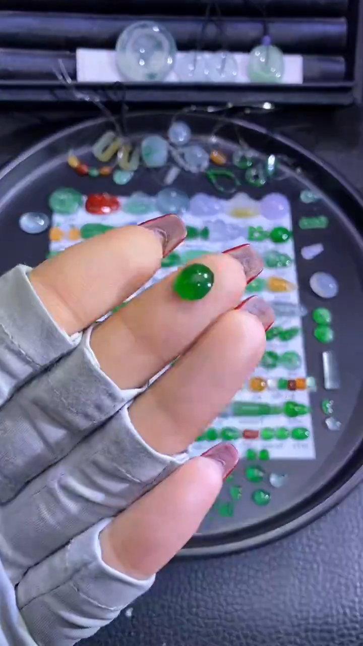 未镶嵌挂件翡翠蛋面