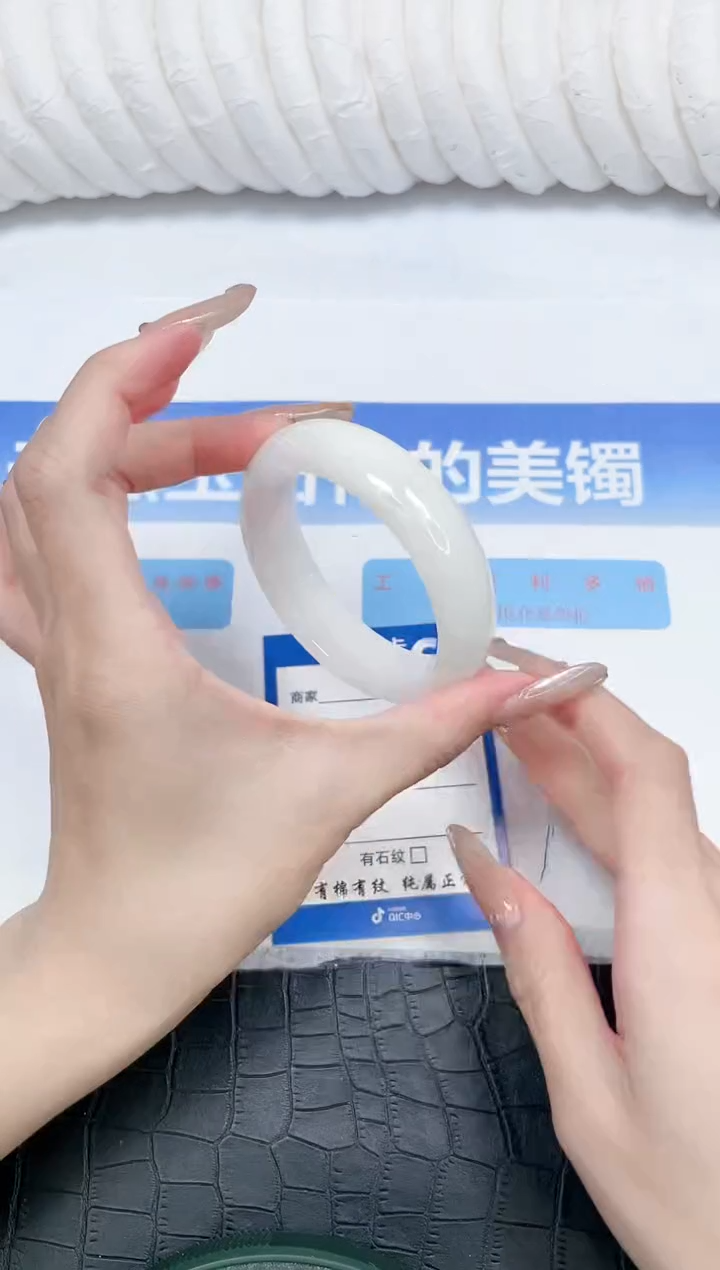 和田玉手镯未镶嵌63-52.3