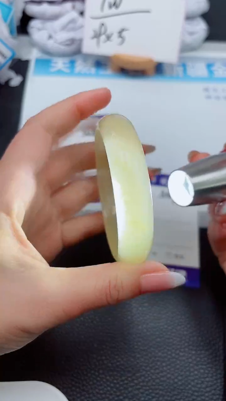 【闪购商品】石英质玉手镯未镶嵌309