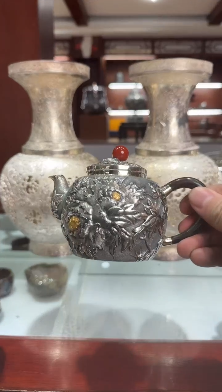 木*足银精工手工大师鏨刻高浮雕牡丹泡茶壶小号