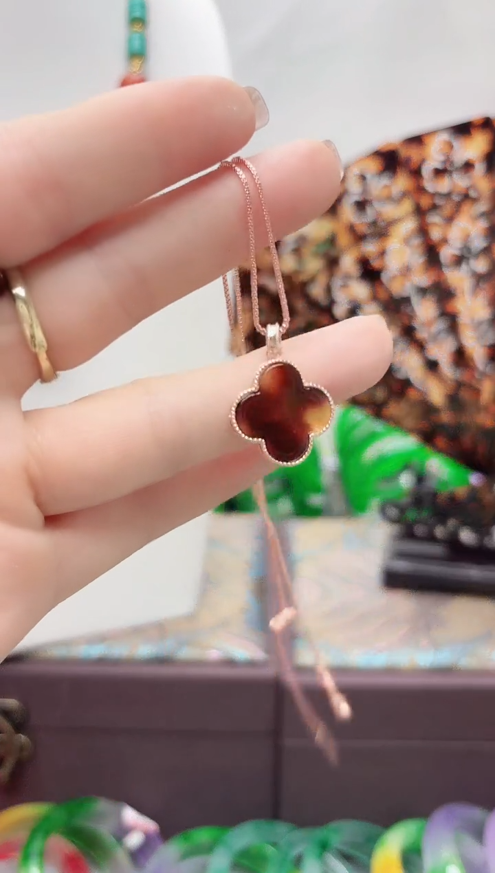 高货小帽子四叶草吊坠