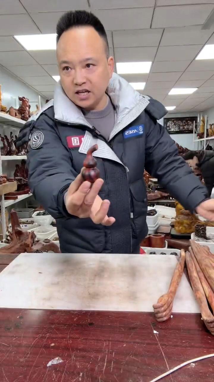 【闪购商品】花梨木类木雕工艺品8888888