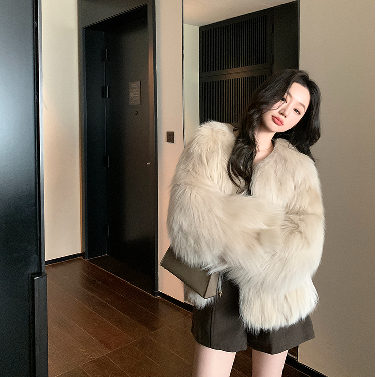 2025新款狐狸毛外套女皮草冬季年轻款短款黑色毛毛大衣女芬兰银狐