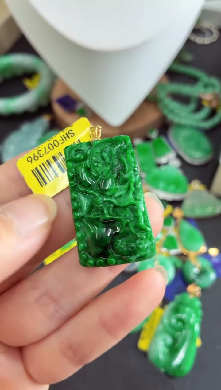 吊坠(不含链)18K金镶嵌翡翠挂件