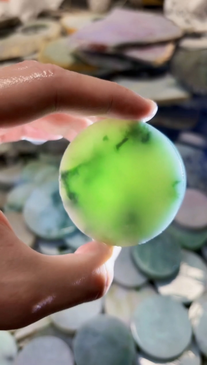 【闪购商品】翡翠颈饰未镶嵌A货吴玉1967