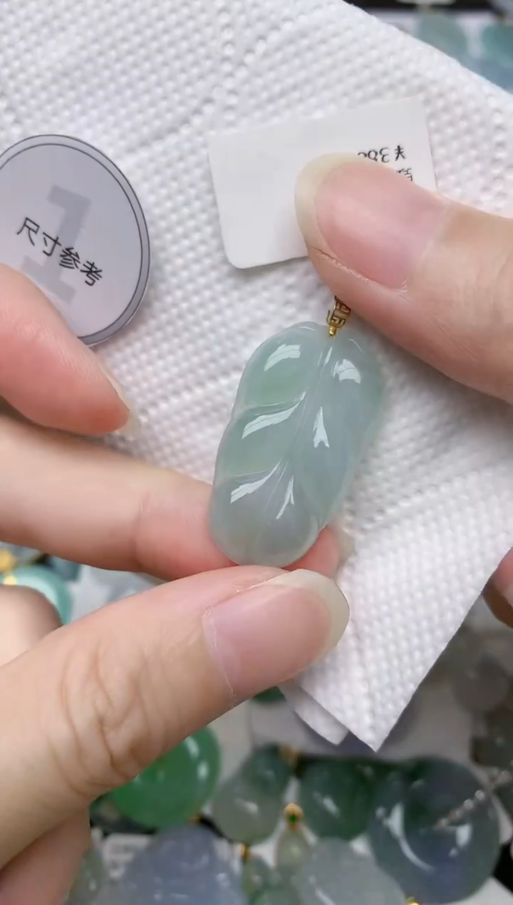 翡翠18K金镶嵌颈饰天然A货翡翠