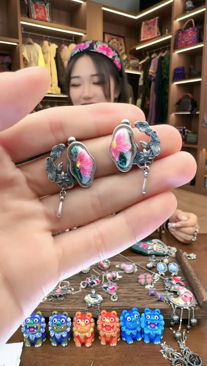 【闪购商品】织绣L590黔东南苗族刺绣