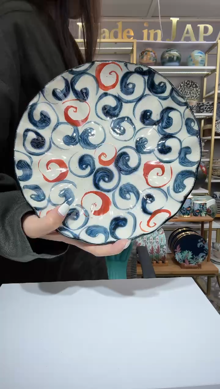 陶瓷宗山窑花边平盘22.5cm-赤绘旋涡
