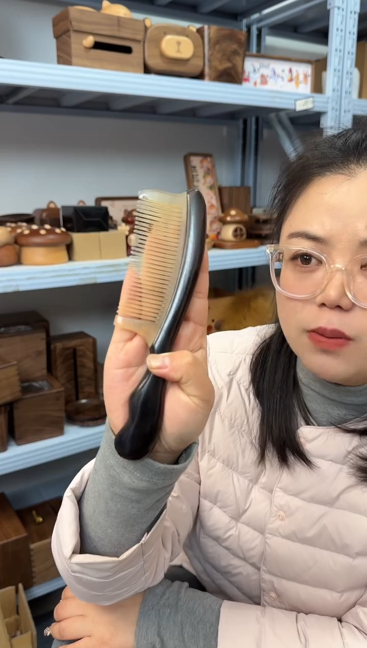 木紫光檀实木长柄羊角细齿梳子