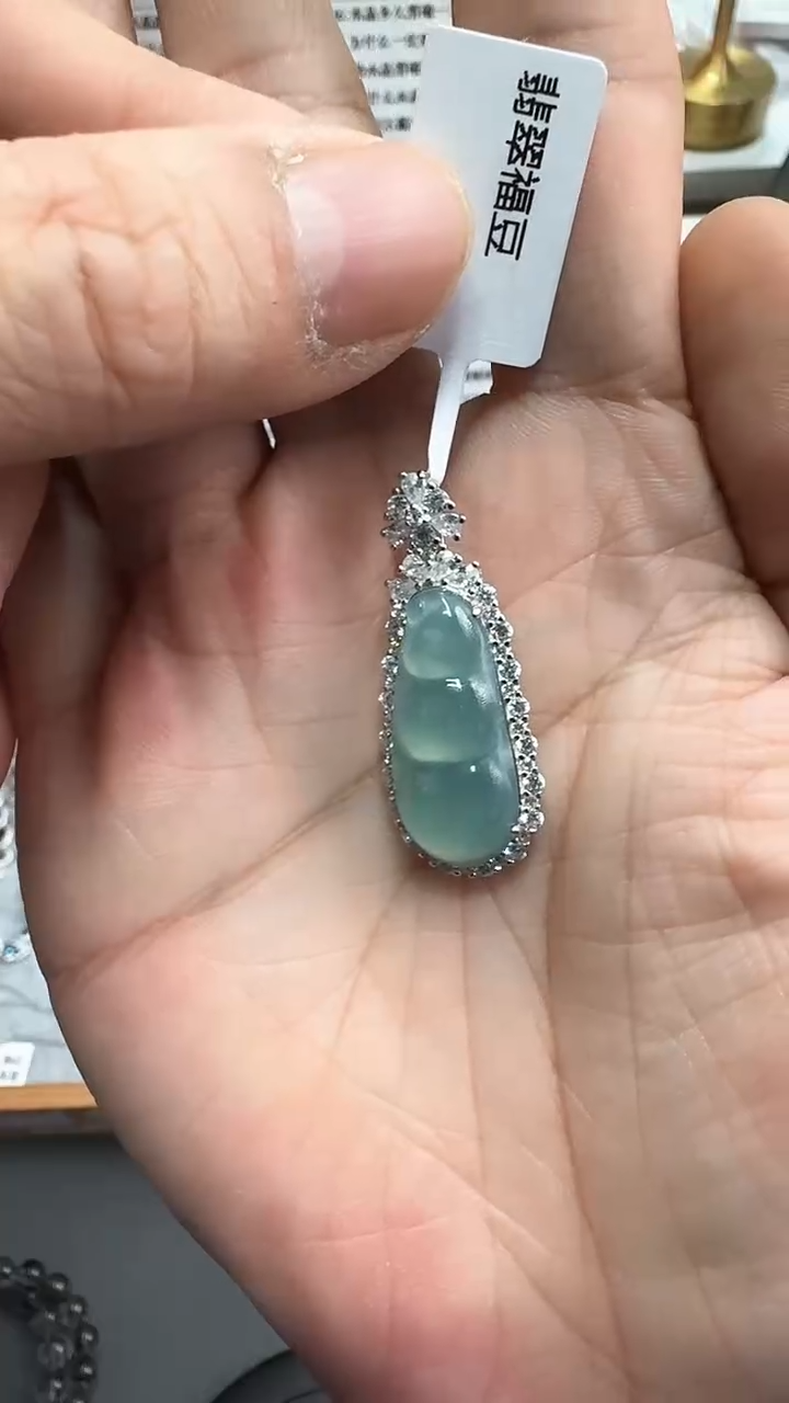 【闪购商品】翡翠吊坠(不含链)银S925镶嵌翡翠福豆