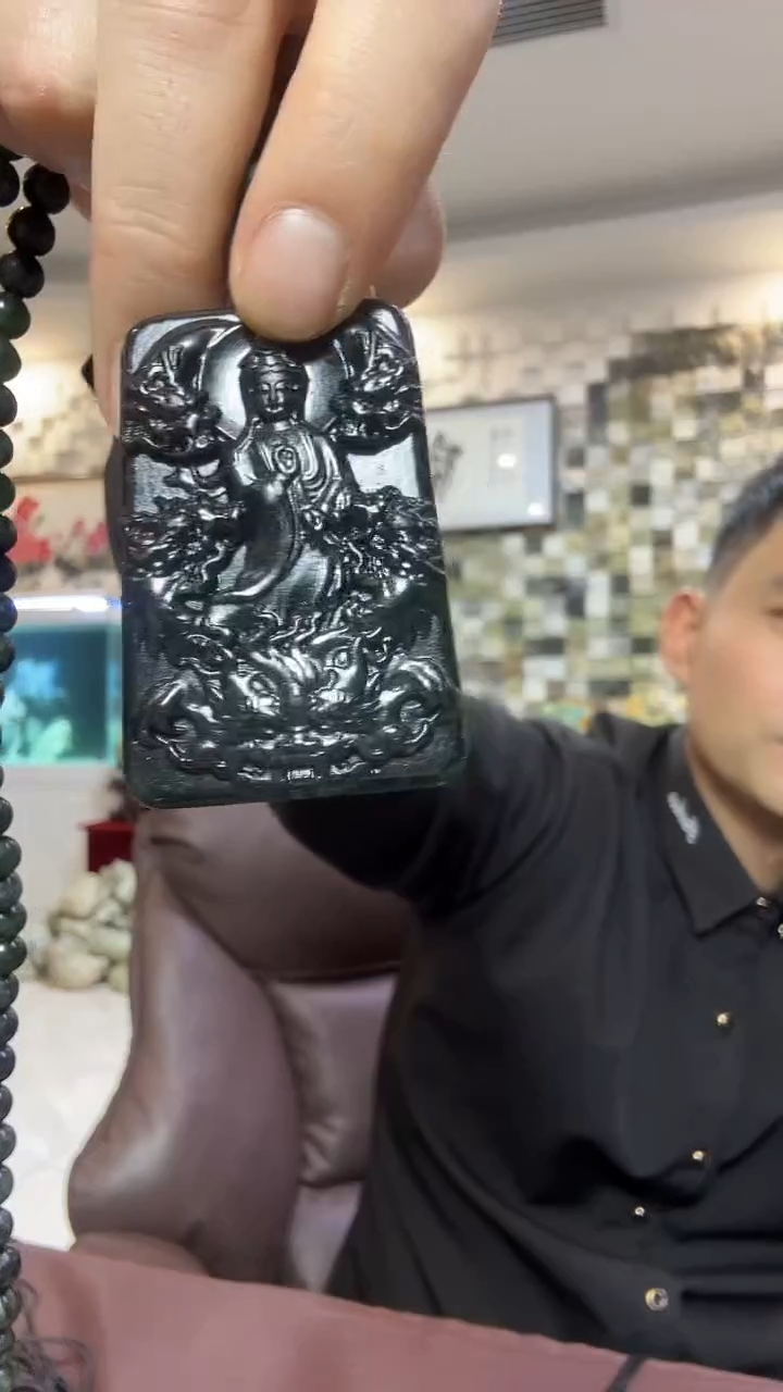 未镶嵌蛇纹石玉颈饰九龙观音