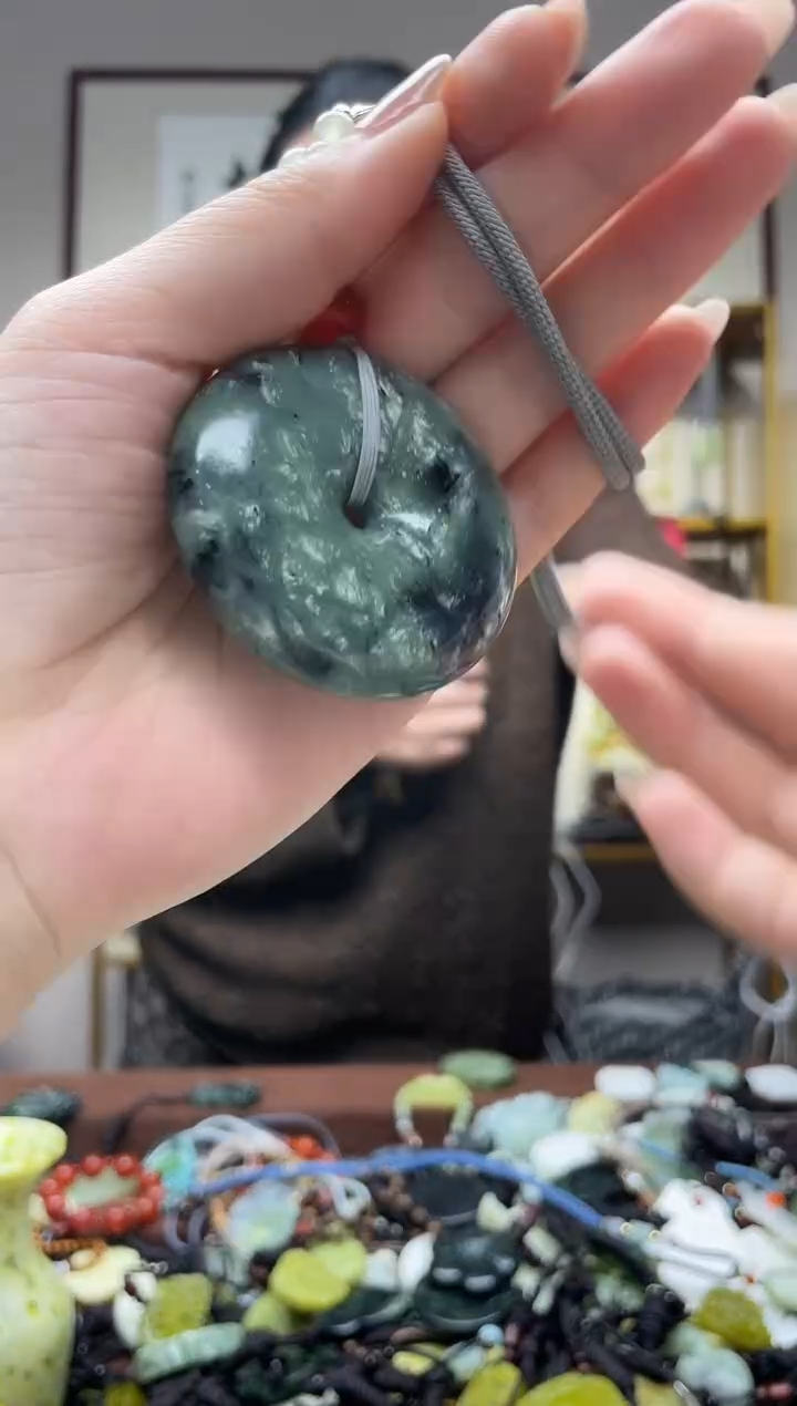 未镶嵌岫玉吊坠·