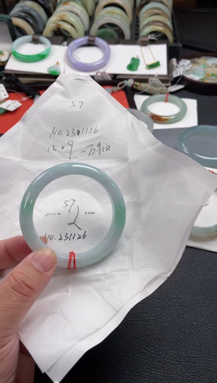 【闪购商品】翡翠手镯未镶嵌57圈口