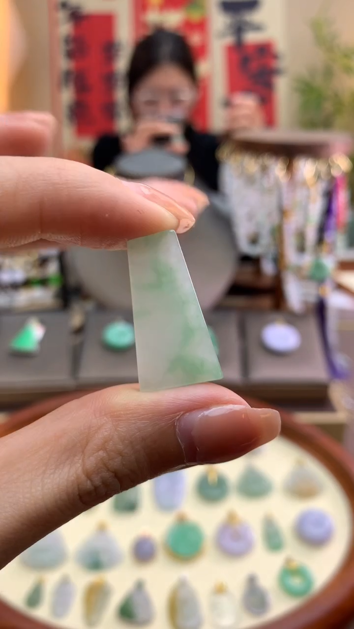 【闪购商品】翡翠颈饰未镶嵌无事牌