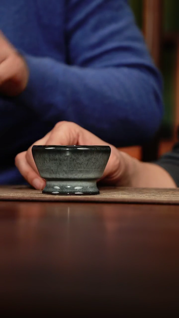 【闪购商品】82-1卷足敞口杯（铁胎哥窑）