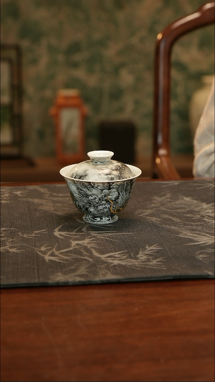 手绘墨龙岩茶盖碗