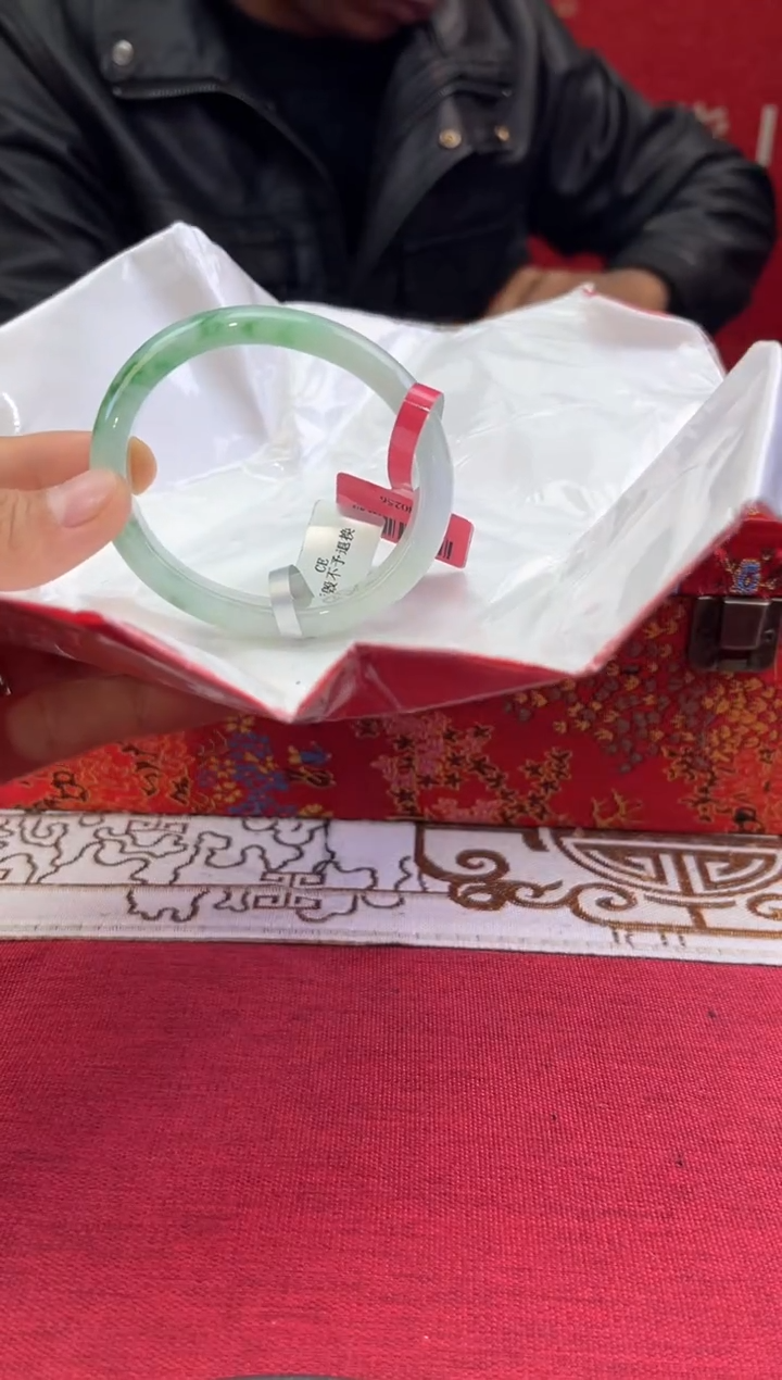 【闪购商品】翡翠手镯未镶嵌翡翠手镯/贵妃镯