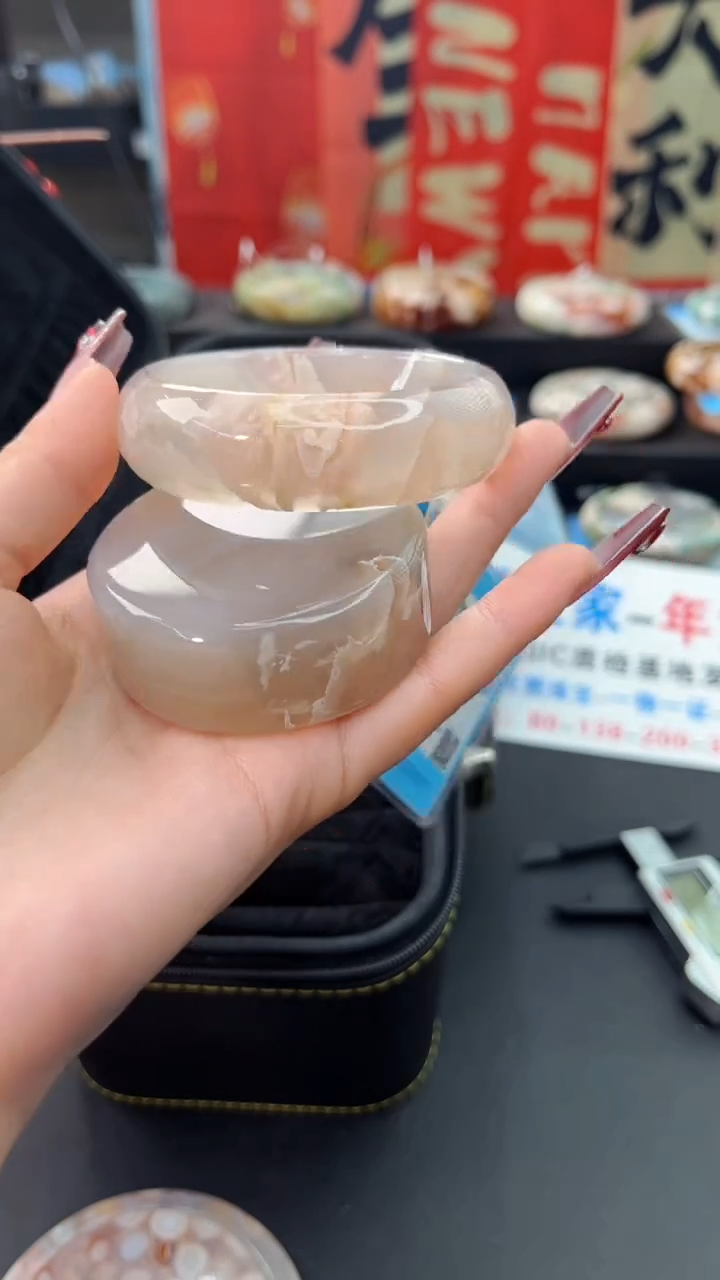【闪购商品】石英质玉手镯未镶嵌赠送镯心（58圈口）