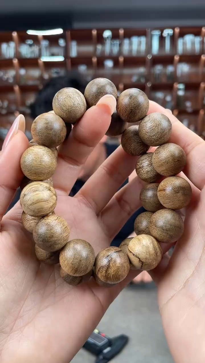 【闪购商品】沉香手串95号金三角多样性发一条