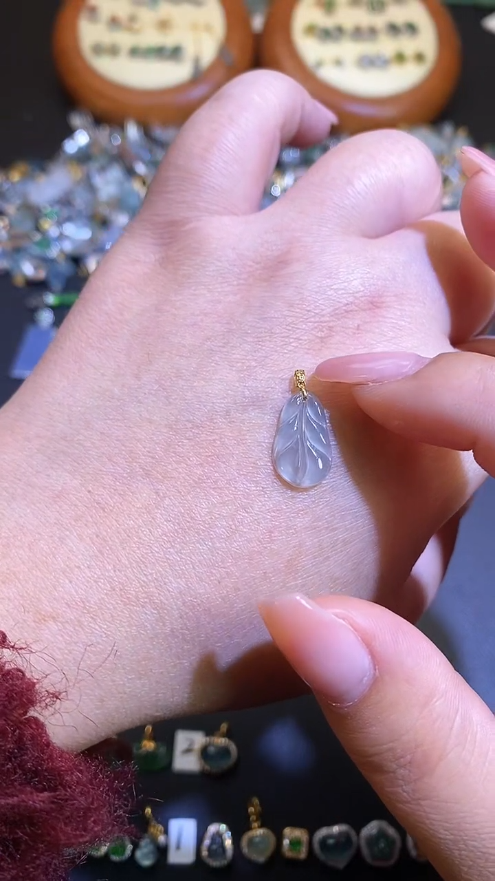 【闪购商品】翡翠吊坠(不含链)18K金镶嵌1