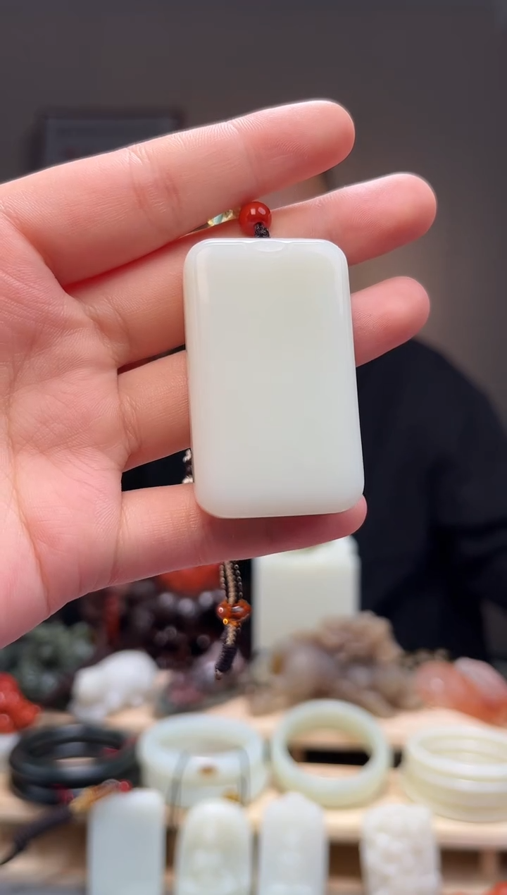 颈饰未镶嵌和田玉春吊坠