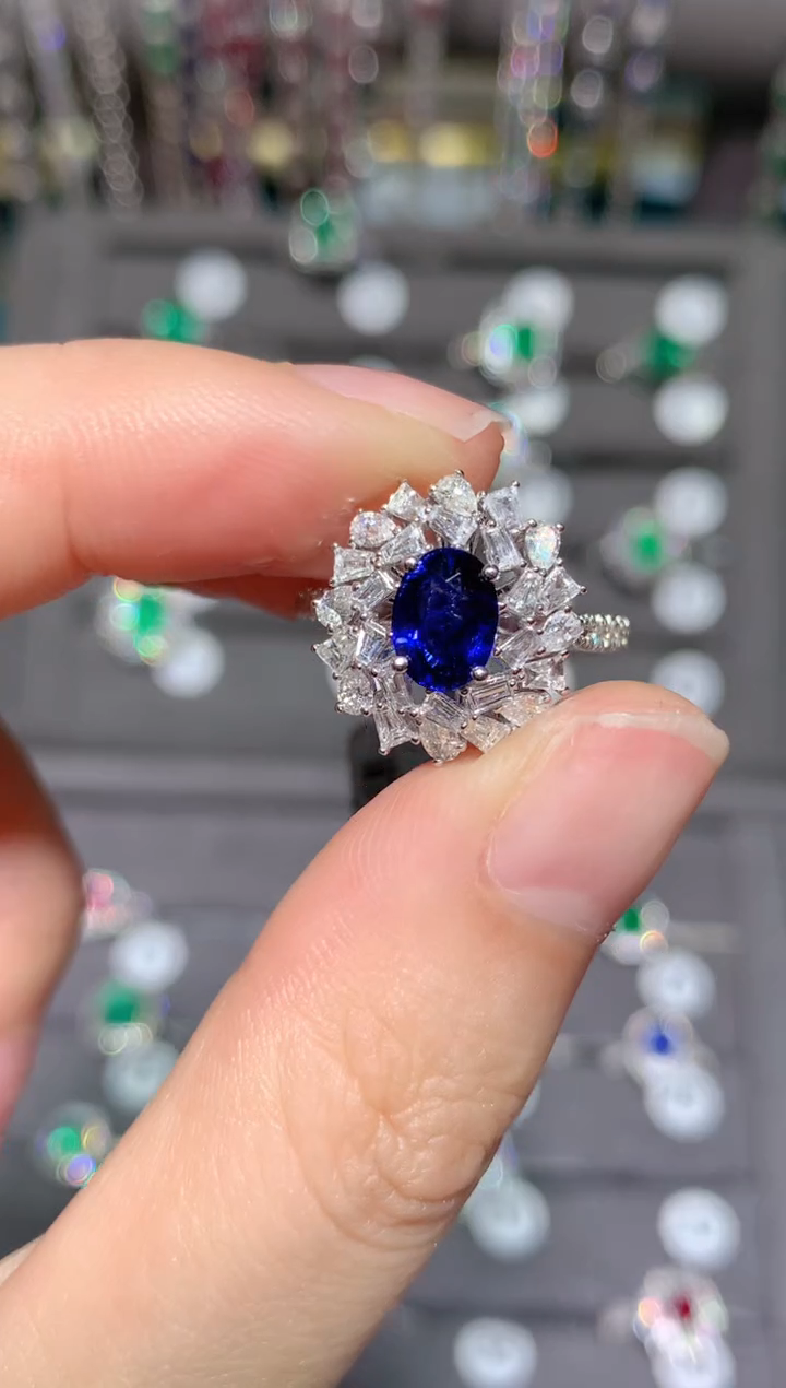 【闪购商品】蓝宝石戒指18K金镶嵌1.23CT