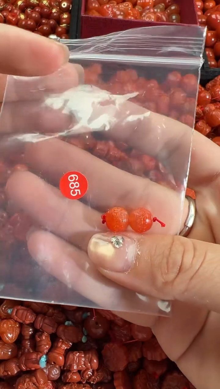 南红玛瑙未镶嵌颈饰1