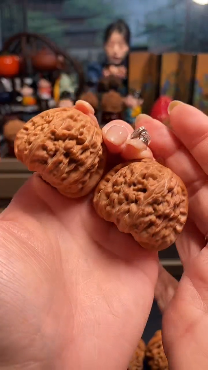 【闪购商品】文玩核桃把件H 433白狮子42尺