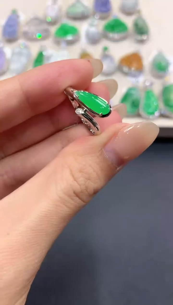 【闪购商品】翡翠戒指18K金镶嵌a77        