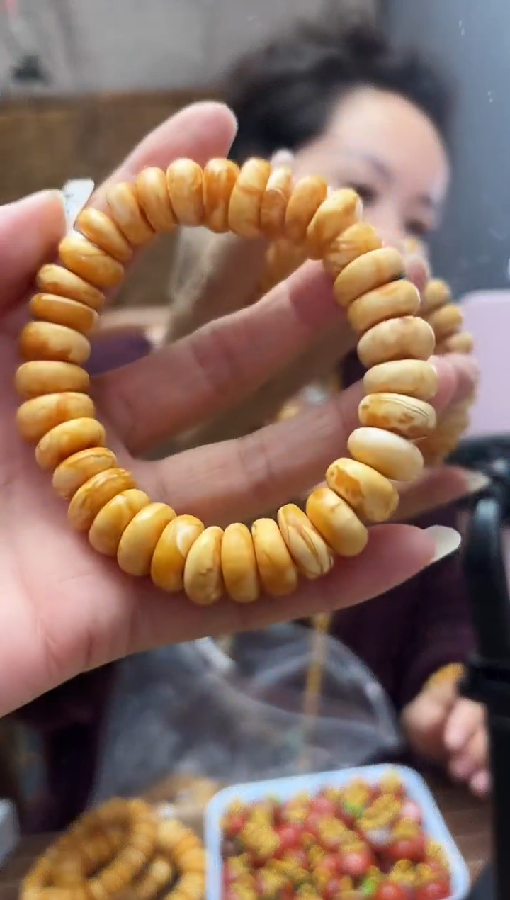 蜜蜡颈饰未镶嵌发一件素圈   26.4g