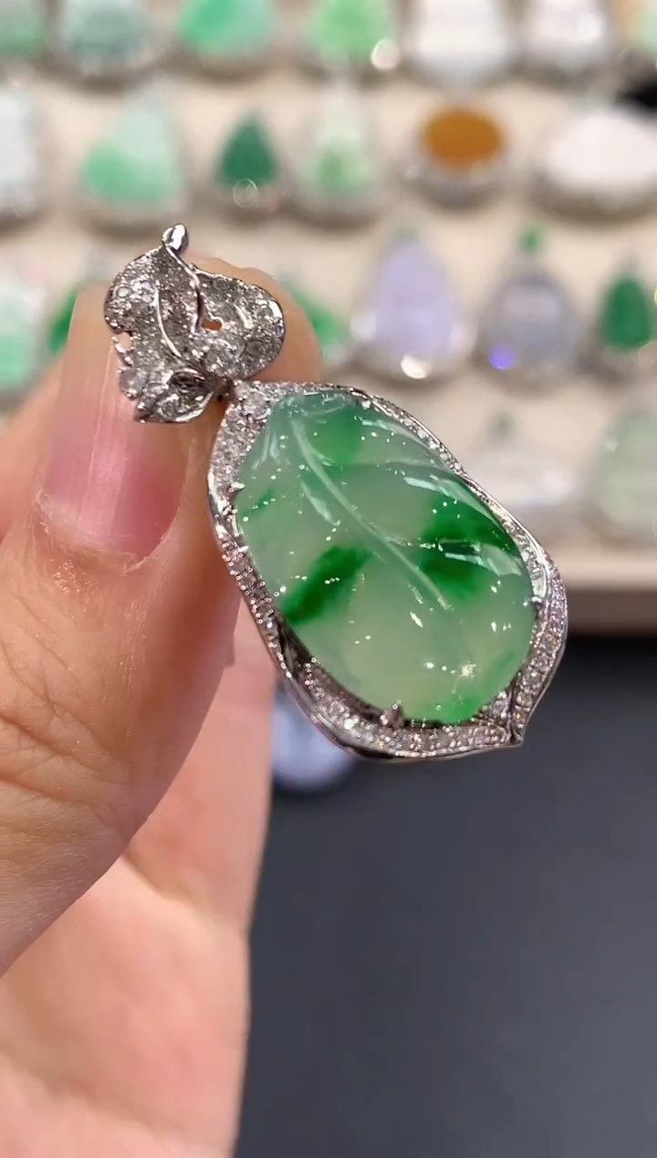 【闪购商品】翡翠吊坠(不含链)18K金镶嵌C73