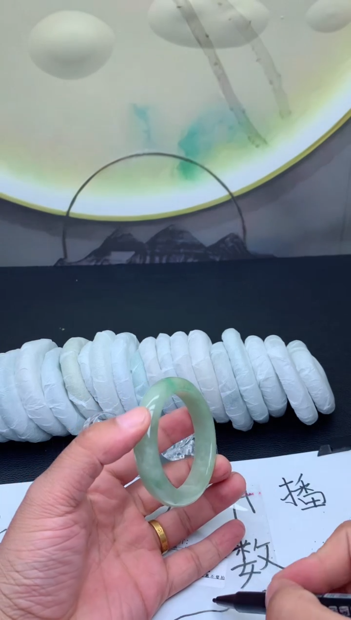 下单就是图片的手镯，放心冲！A142