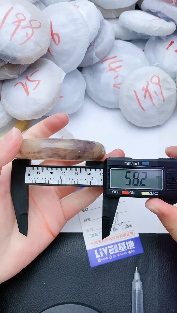 【闪购商品】石英质玉手镯未镶嵌54+57/58