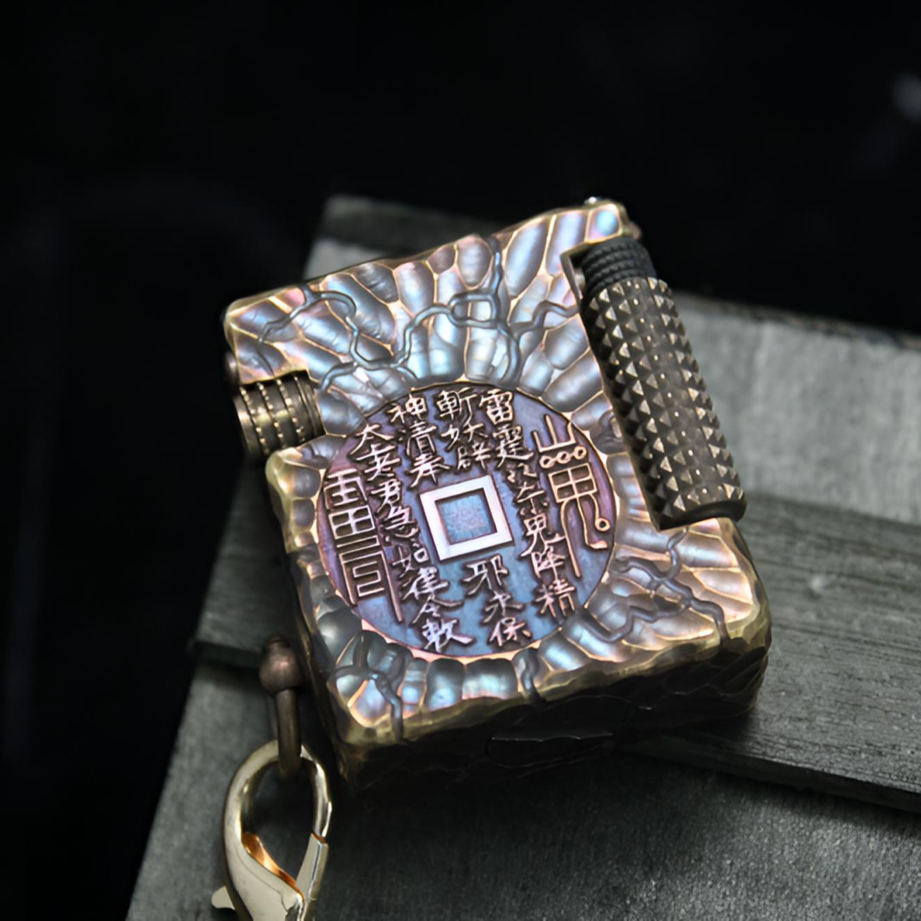 原创手工匠心雕刻小霸王山鬼花钱防风黄铜煤油打火机创意礼物男士