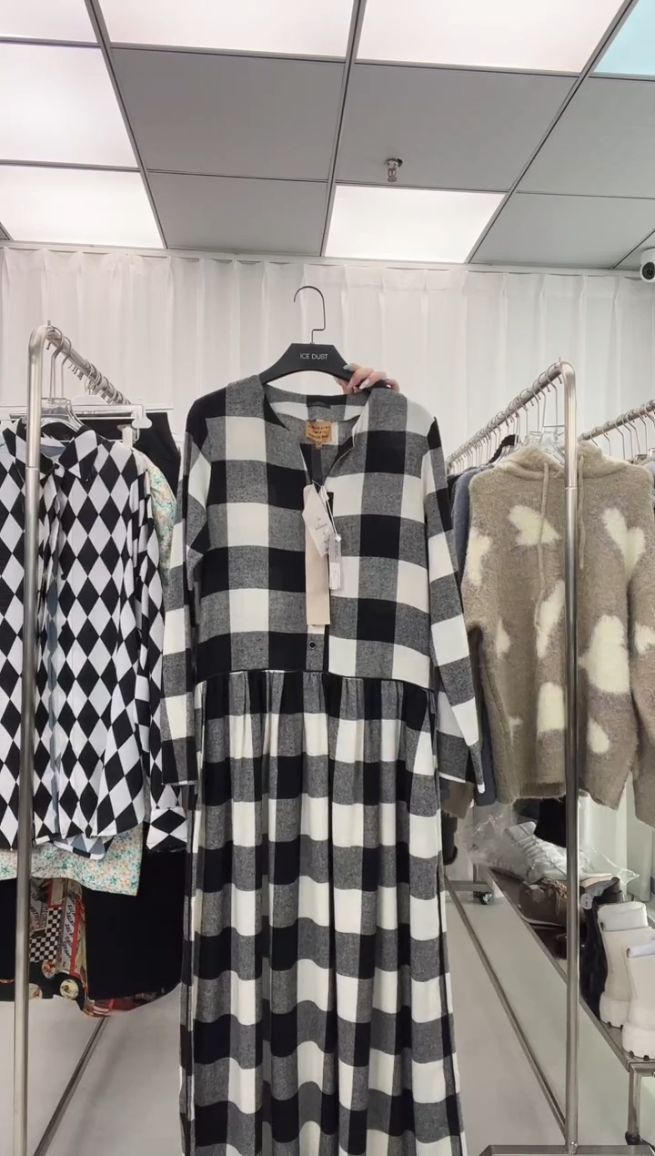 福福006 品牌连衣裙   待开价