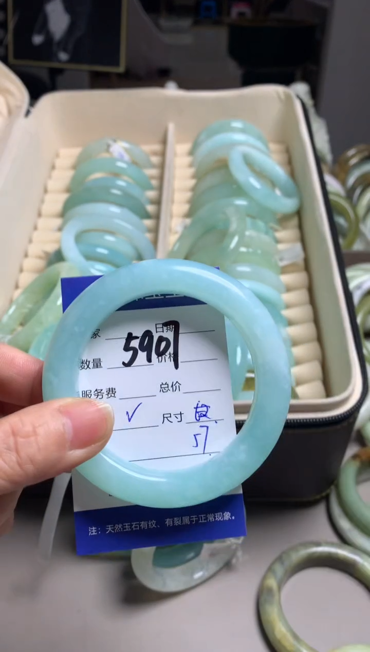 【闪购商品】蛇纹石玉手镯未镶嵌5907