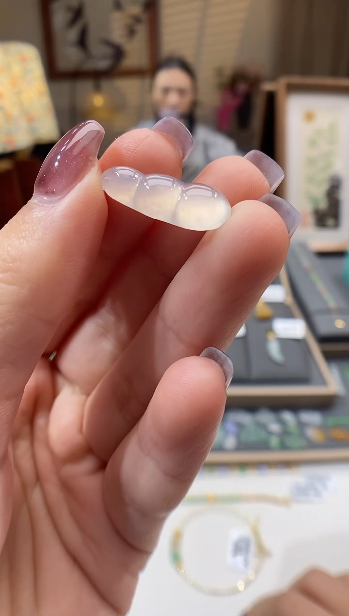 【闪购商品】翡翠颈饰未镶嵌豆子