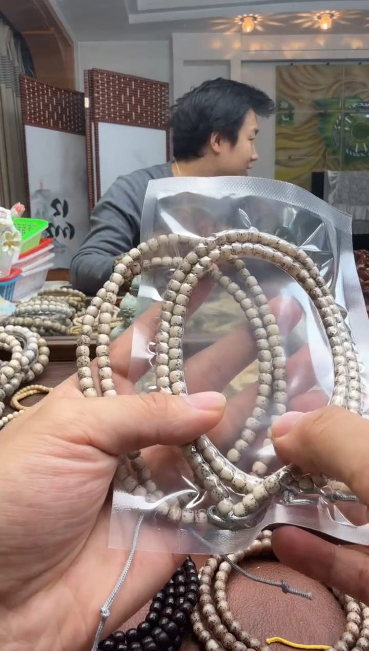 吊坠星月菩提骨瓷白6*5奶油黄长串