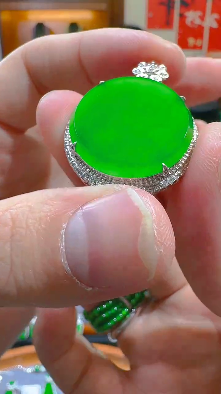 【闪购商品】翡翠吊坠(赠链)18K金镶嵌天然A货翡翠