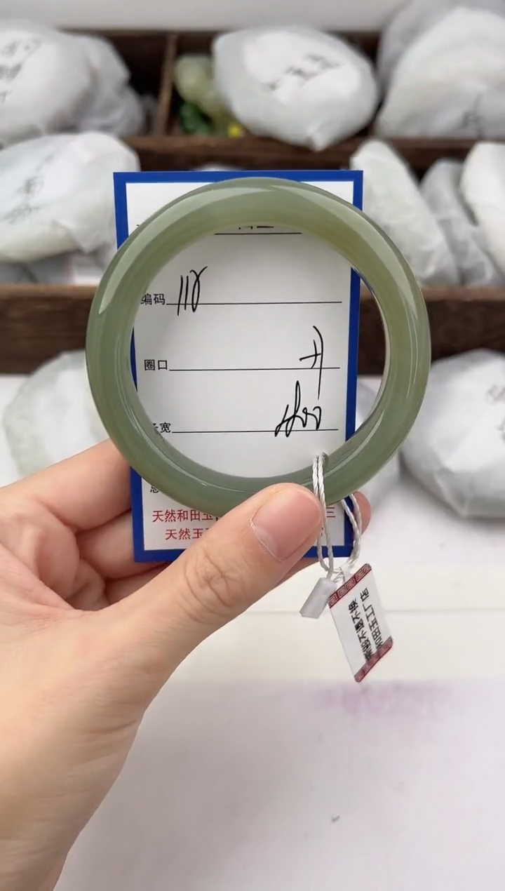 未镶嵌手镯和田玉115颜色微差无瑕疵