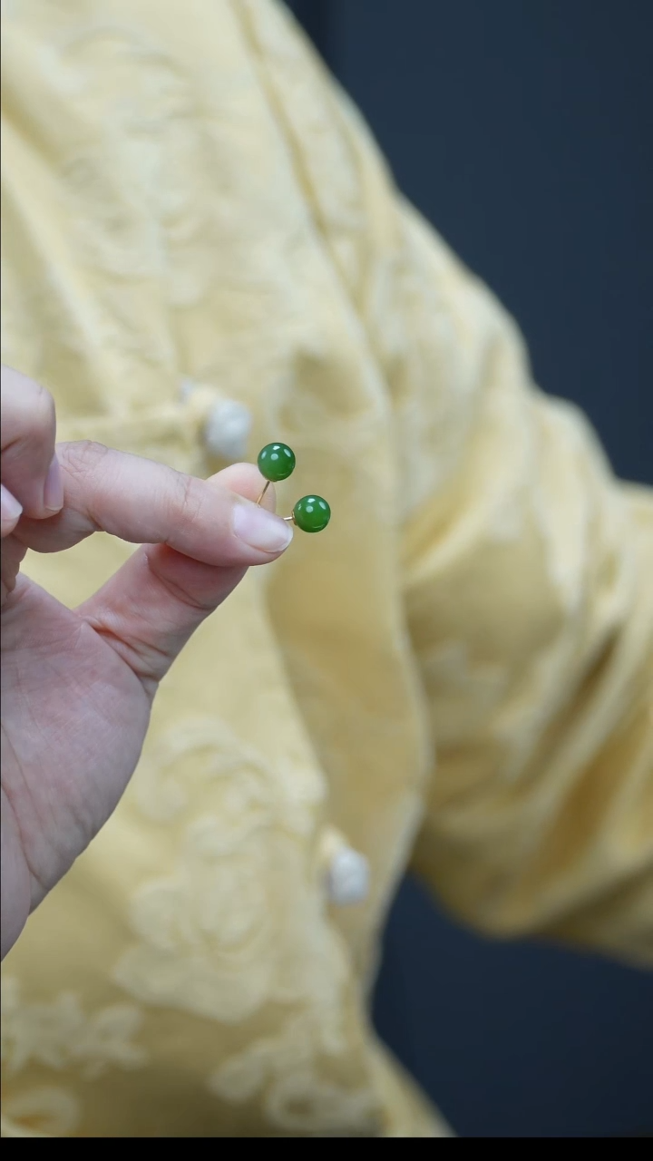 18K金镶嵌和田玉耳饰1