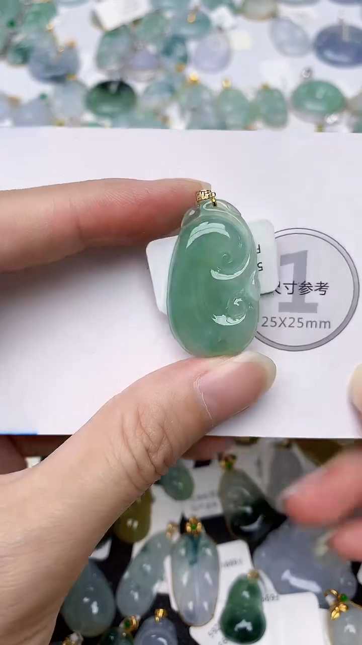 颈饰18K金镶嵌翡翠天然A货翡翠