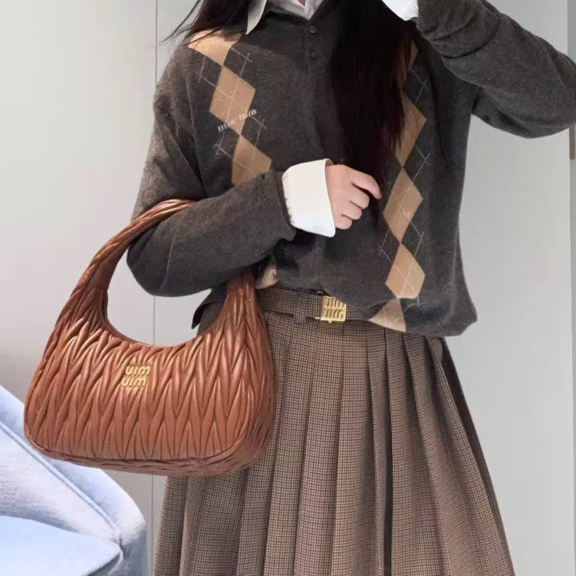 99新 MIU MIU/缪缪 蔚蓝/焦糖色 wander褶皱腋下包 手提包 大号