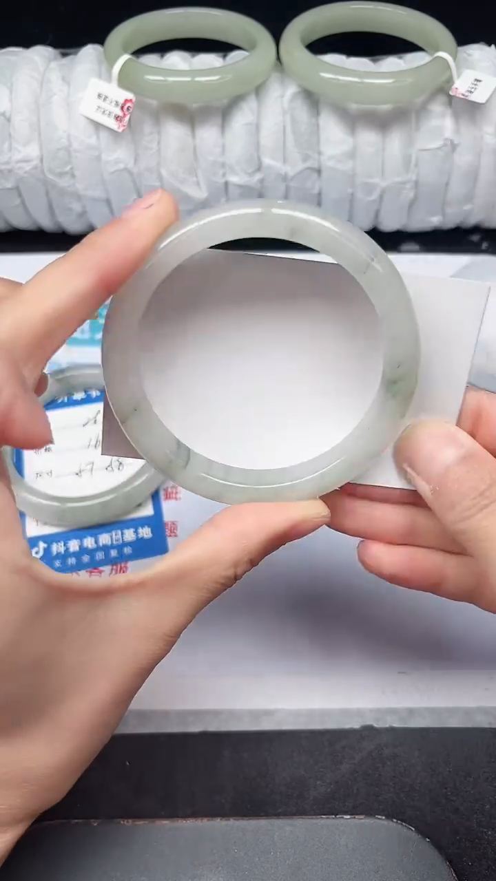 未镶嵌手镯石英质玉270-58/59