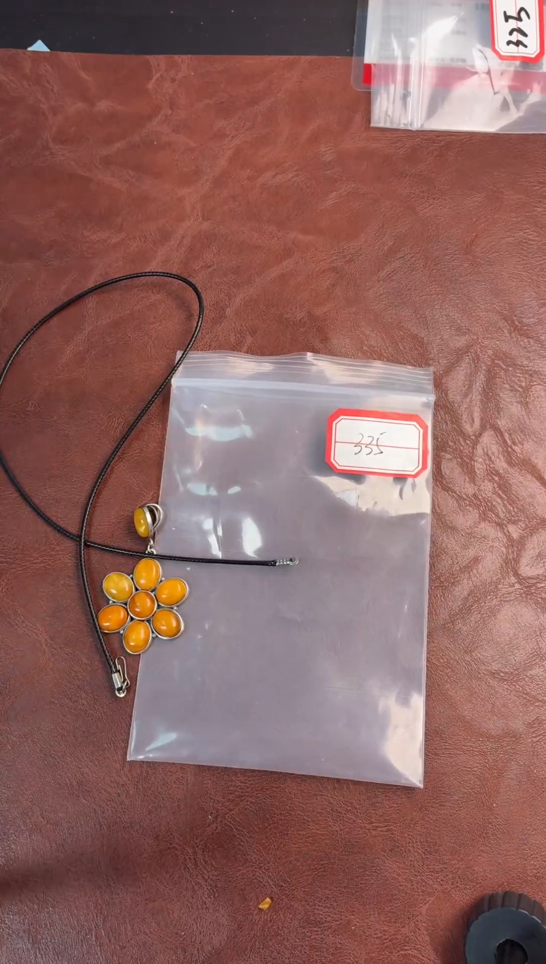 蜜蜡吊坠(赠链)银S925镶嵌戛纳珠宝蜜蜡银S925