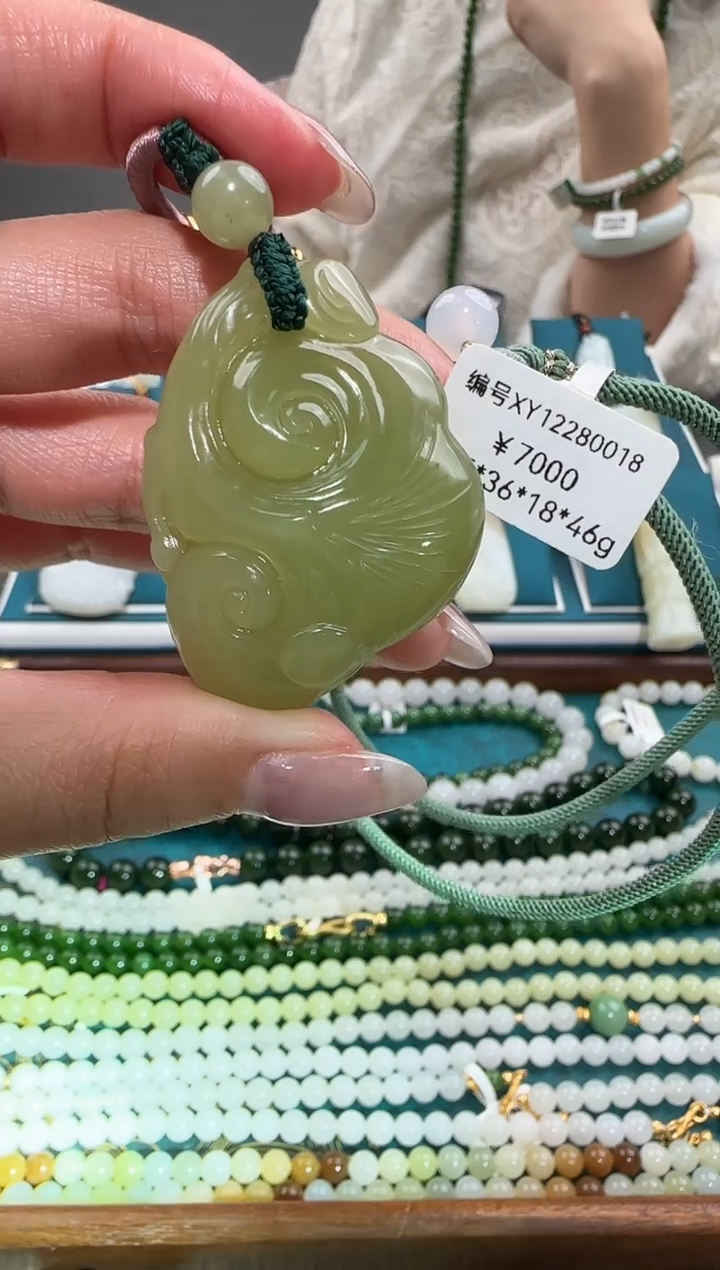 颈饰未镶嵌和田玉吊坠 XY