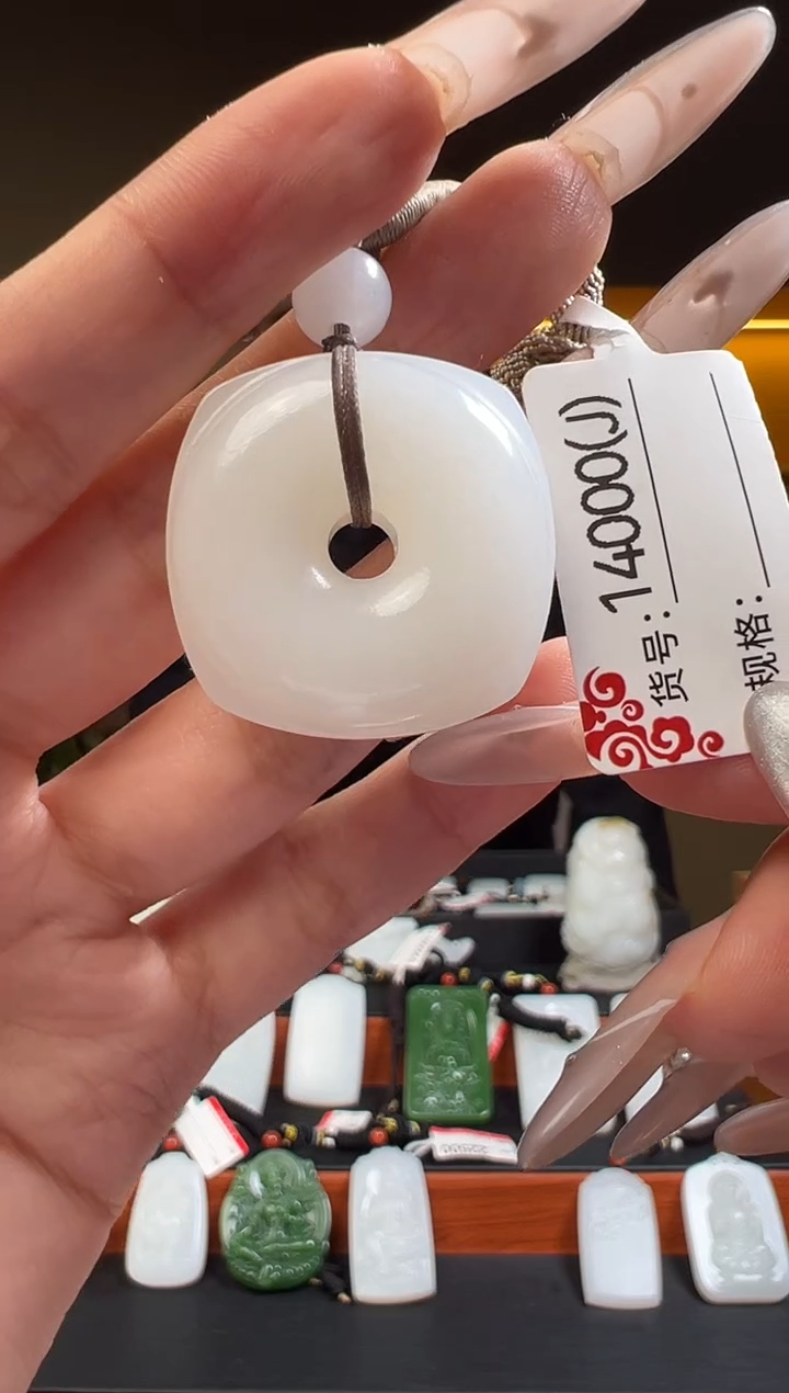 颈饰未镶嵌和田玉J