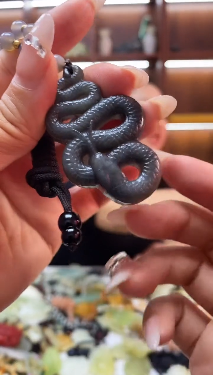 未镶嵌岫玉挂件 