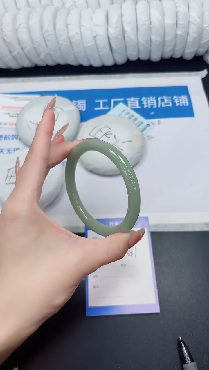 未镶嵌手镯石英质玉122-64.1DY