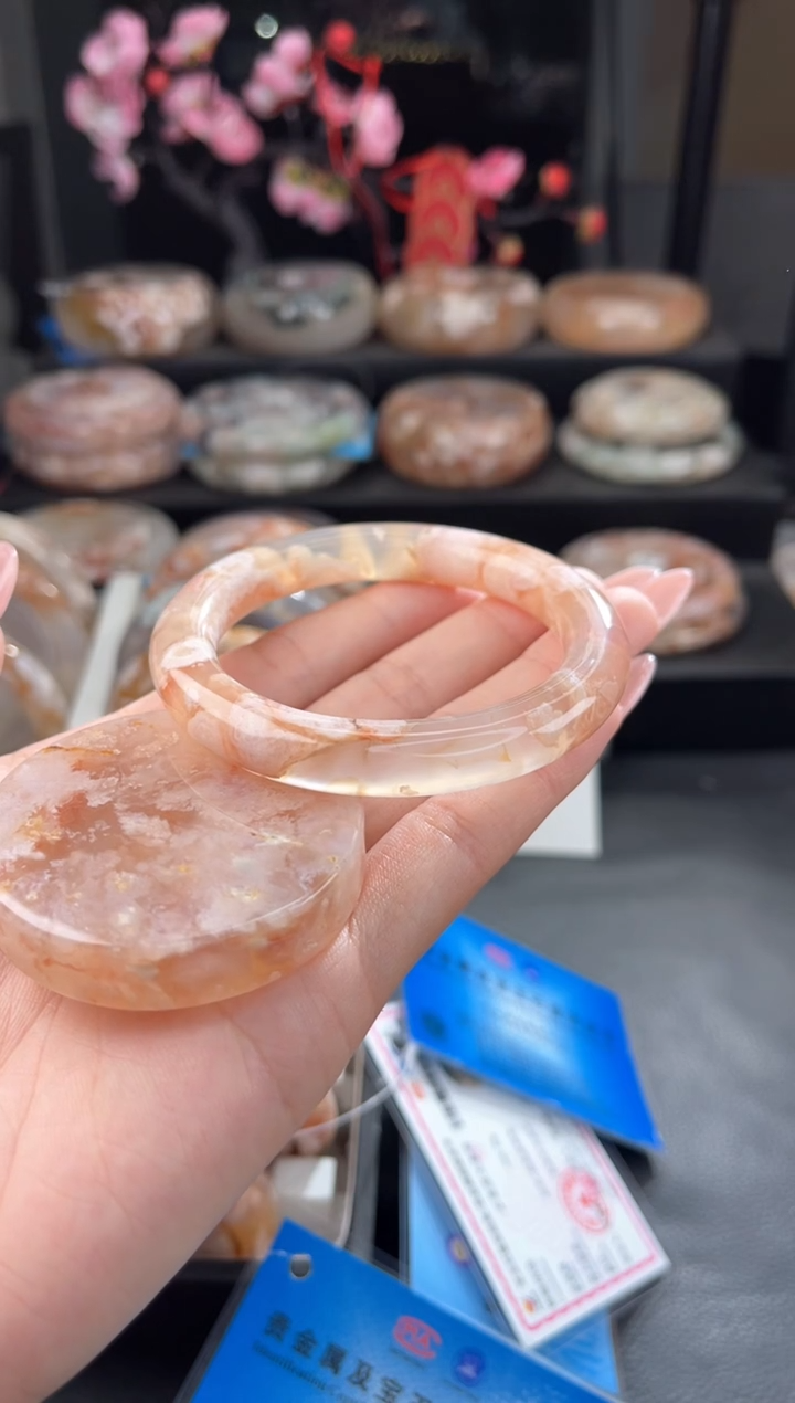 【闪购商品】石英质玉手镯未镶嵌53